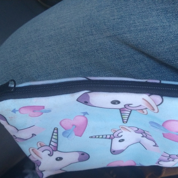 Unicorn 🦄 make up bag - Picture 2 of 3